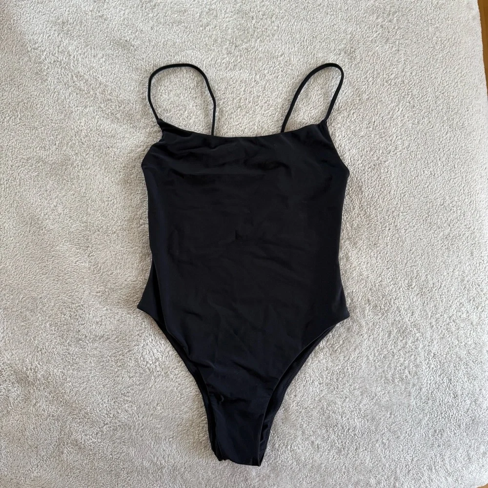 Benoa Makenna One Piece - Black - Picture 2 of 5